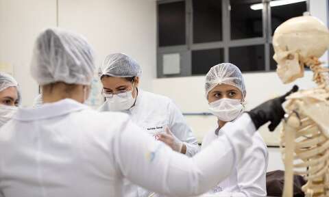 Reitora avalia que nova pol&iacute;tica do EaD regulariza modalidade &ldquo;muito solta&rdquo;