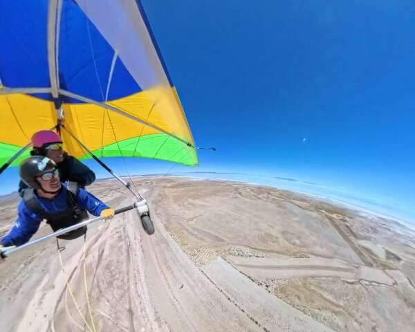 Amigos saem de Bonito para voar no maior deserto de sal do planeta