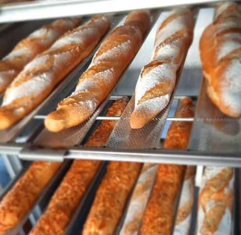 P&atilde;o de sardinha feito para a Sexta-feira Santa vira sensa&ccedil;&atilde;o em padaria