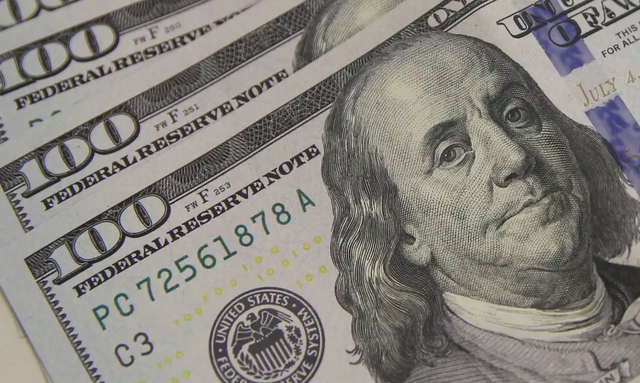 Bolsa brasileira bate recorde e d&oacute;lar cai ap&oacute;s alerta sobre d&iacute;vida dos EUA