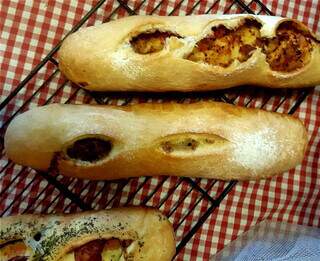 P&atilde;o de sardinha feito para a Sexta-feira Santa vira sensa&ccedil;&atilde;o em padaria