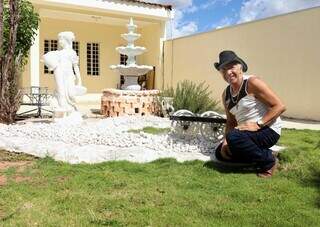 Com chafariz cl&aacute;ssico, o jardim de Gilsimar encanta os curiosos