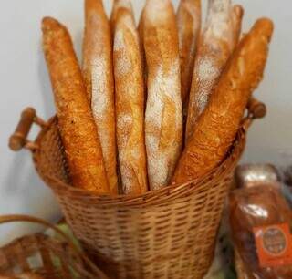 P&atilde;o de sardinha feito para a Sexta-feira Santa vira sensa&ccedil;&atilde;o em padaria