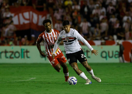 S&atilde;o Paulo avan&ccedil;a e Gr&ecirc;mio cai na Copa do Brasil em noite de contrastes