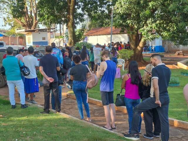 Demanda por tapa-buraco leva prefeitura a buscar trabalhadores nos bairros