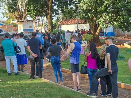 Demanda por tapa-buraco leva prefeitura a buscar trabalhadores nos bairros