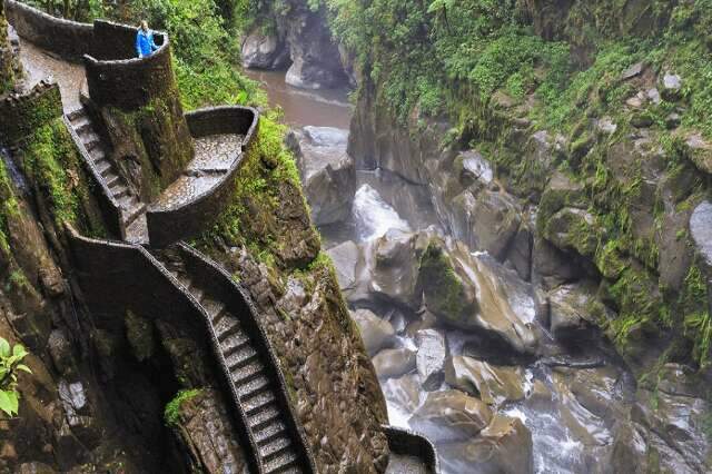 Ba&ntilde;os de &Aacute;gua Santa, destino para aventureiros no Equador