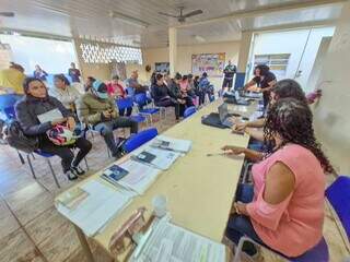 Demanda por tapa-buraco leva prefeitura a buscar trabalhadores nos bairros