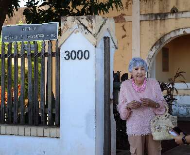H&aacute; 14 anos, Vera conta lenda da coruja em &aacute;rvore de casa hist&oacute;rica