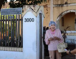Há 14 anos, Vera conta lenda da coruja em árvore de casa histórica Há 14 anos, Vera conta lenda da coruja em árvore de casa histórica