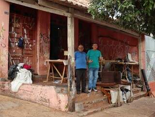 Amigos tapeceiros mant&ecirc;m tradi&ccedil;&atilde;o de 38 anos sem fechar para o almo&ccedil;o