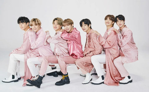 F&atilde;s se juntam para homenagear BTS com outdoor no meio de Campo Grande