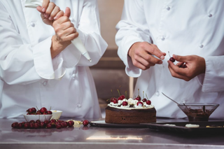 Confeiteiro e vendedor est&atilde;o entre as vagas de trabalho abertas nesta 5&ordf;