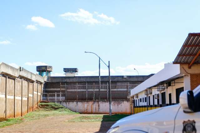 Com crian&ccedil;a, grupo &eacute; preso tentando arremessar drogas e celulares em pres&iacute;dio