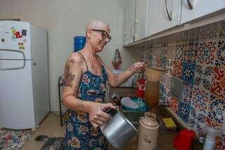 Para enfrentar o câncer, Patrícia resolveu dançar até na quimioterapia Para enfrentar o câncer, Patrícia resolveu dançar até na quimioterapia