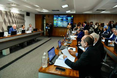 Comiss&atilde;o aprova fim da reelei&ccedil;&atilde;o para presidente, prefeitos e governadores
