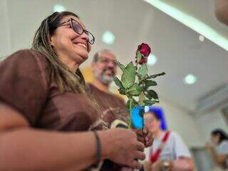 Entre lágrimas e rosas vermelhas, fiéis celebram Santa Rita de Cássia na Capital