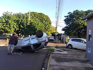 Motorista &eacute; socorrido ap&oacute;s colis&atilde;o com capotagem no Coophamat