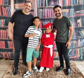 Francisco e Rafael venceram o medo e constru&iacute;ram fam&iacute;lia cheia de amor 