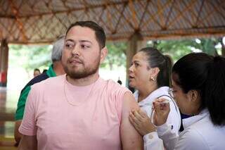 Com plant&atilde;o no Parque das Na&ccedil;&otilde;es Ind&iacute;genas, Sesau faz vacina&ccedil;&atilde;o contra gripe