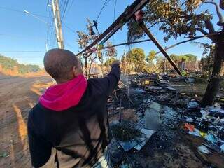 Catador perde tudo em incêndio criminoso e pede ajuda para recomeçar Catador perde tudo em incêndio criminoso e pede ajuda para recomeçar