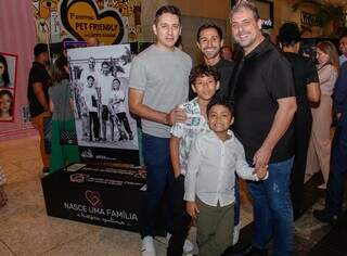 Francisco e Rafael venceram o medo e constru&iacute;ram fam&iacute;lia cheia de amor 