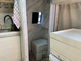 Para escapar da rotina, casal fez da kombi Madalena um quintal m&oacute;vel