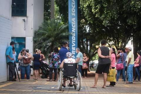 INSS atribui aumento de filas &agrave;s greves e mudan&ccedil;a na lei