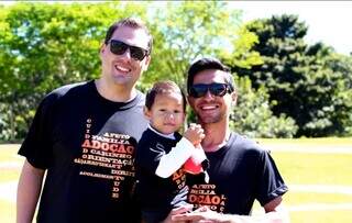 Francisco e Rafael venceram o medo e constru&iacute;ram fam&iacute;lia cheia de amor 