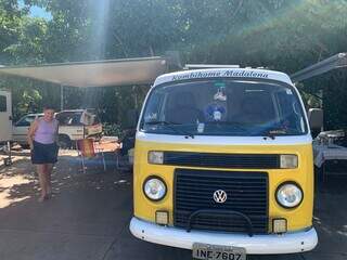 Para escapar da rotina, casal fez da kombi Madalena um quintal m&oacute;vel