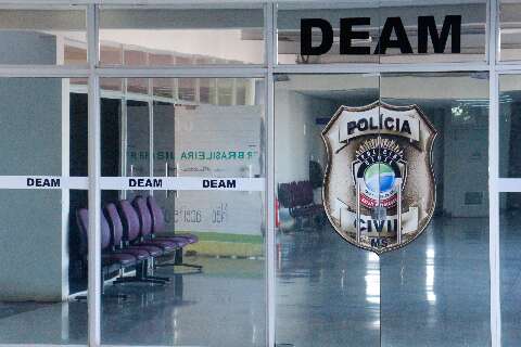 Com faca, homem corta pesco&ccedil;o e cabelo de ex-companheira 