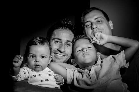 Francisco e Rafael venceram o medo e constru&iacute;ram fam&iacute;lia cheia de amor 