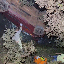 Homem morre ap&oacute;s carro cair de ponte em c&oacute;rrego