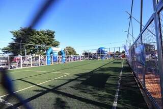 Pais comemoram revitaliza&ccedil;&atilde;o de pra&ccedil;a no Itamarac&aacute;, antes tomada pelo mato