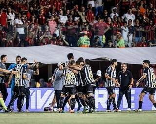 Santos vence o Vit&oacute;ria e conquista a primeiro triunfo com Cl&eacute;ber Xavier 