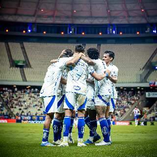 Cruzeiro controla partida, ganha do Fortaleza e encosta nos l&iacute;deres 