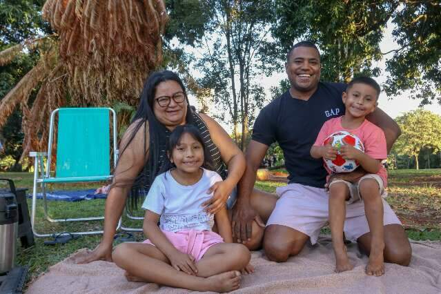 Ap&oacute;s 2 anos de espera, telefonema tornou Glauciane e Luan pais 