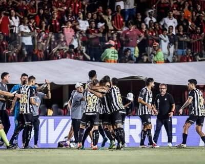 Santos vence o Vit&oacute;ria e conquista a primeiro triunfo com Cl&eacute;ber Xavier 
