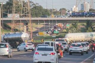 Problemas noite e dia: os gargalos do tr&acirc;nsito que atormentam a cidade 
