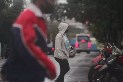 Defesa Civil alerta para frio com risco de geada, hipotermia e mortes
