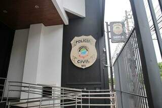 Policial penal é acusado de filmar adolescente durante o banho Policial penal é acusado de filmar adolescente durante o banho