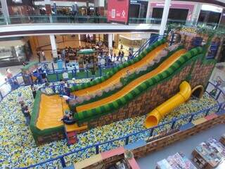 Parque do Sonic tem de escalada à piscina de bolinhas gigantes Parque do Sonic tem de escalada à piscina de bolinhas gigantes
