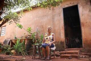 Ex-aluna volta &agrave; escola que fez 100 anos e se entristece com abandono