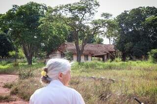 Ex-aluna volta &agrave; escola que fez 100 anos e se entristece com abandono