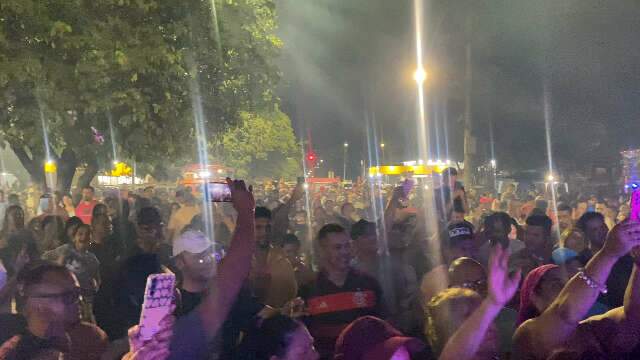 Com cartinhas e flores, &#039;Paquera na Avenida&#039; foi sucesso no Coophavila