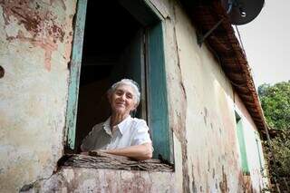 Ex-aluna volta &agrave; escola que fez 100 anos e se entristece com abandono