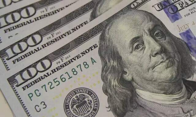 Bolsa sobe 1,02% e d&oacute;lar cai ap&oacute;s pr&eacute;via da infla&ccedil;&atilde;o abaixo do esperado