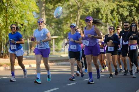 Para comemorar anivers&aacute;rio, Thais colocou at&eacute; os amigos para correr