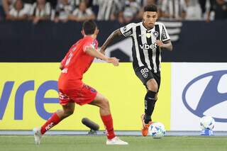 Botafogo supera expuls&atilde;o e garante vaga nas oitavas da Libertadores
