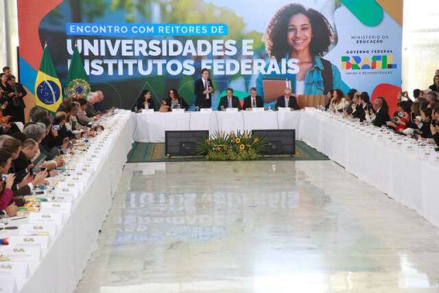 Recomposi&ccedil;&atilde;o or&ccedil;ament&aacute;ria afasta colapso nas Universidades e instituto de MS
